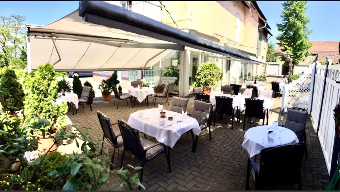 Hotel Krone นอยเอนบวร์ก อัม ไรน์ ภายนอก รูปภาพ